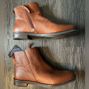 Cynthia Rowley genuine leather brown flat ankle boots